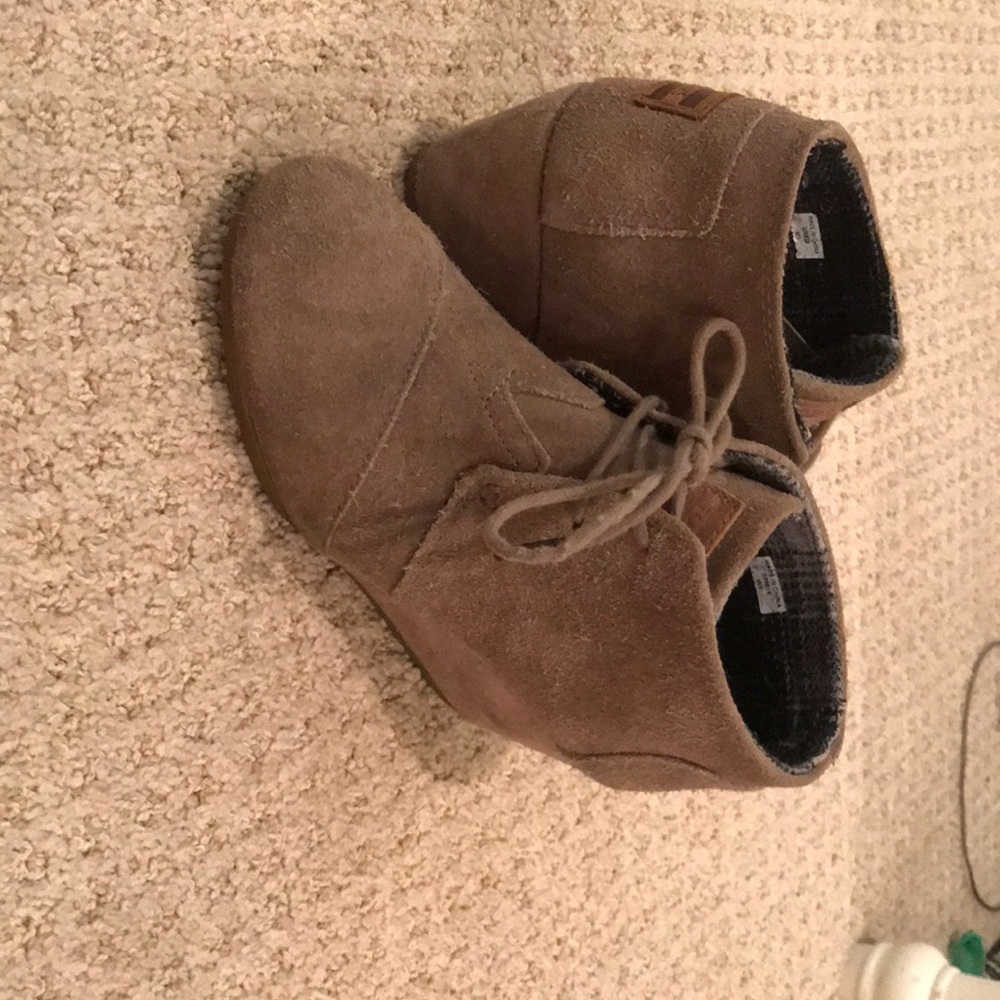Women’s toms wedge bootie